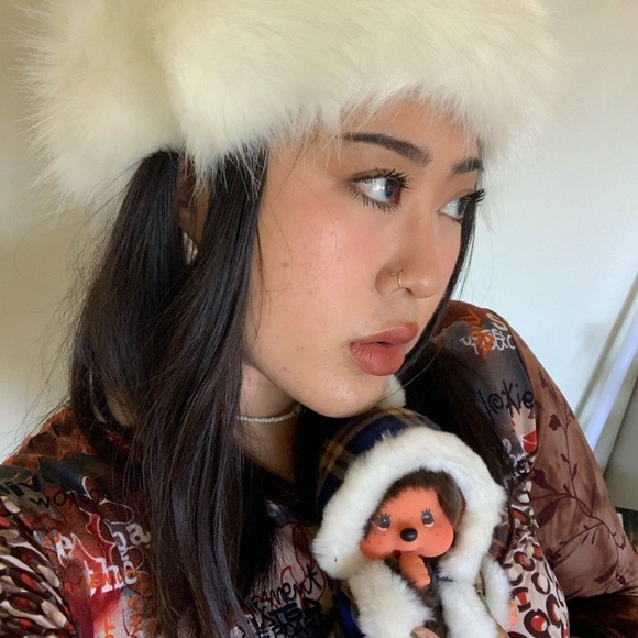 White faux fur hat! - Picture 5 of 5